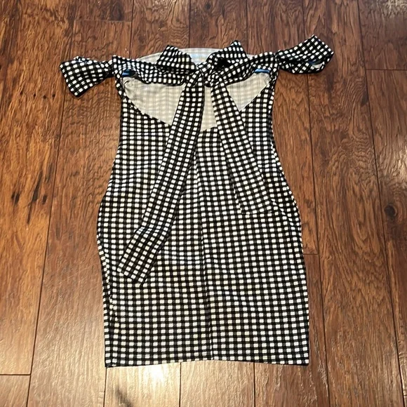 🖤 Gingham Plaid Bodycon Mini Dress – Size Small (US S) 🖤 - Picture 4 of 4